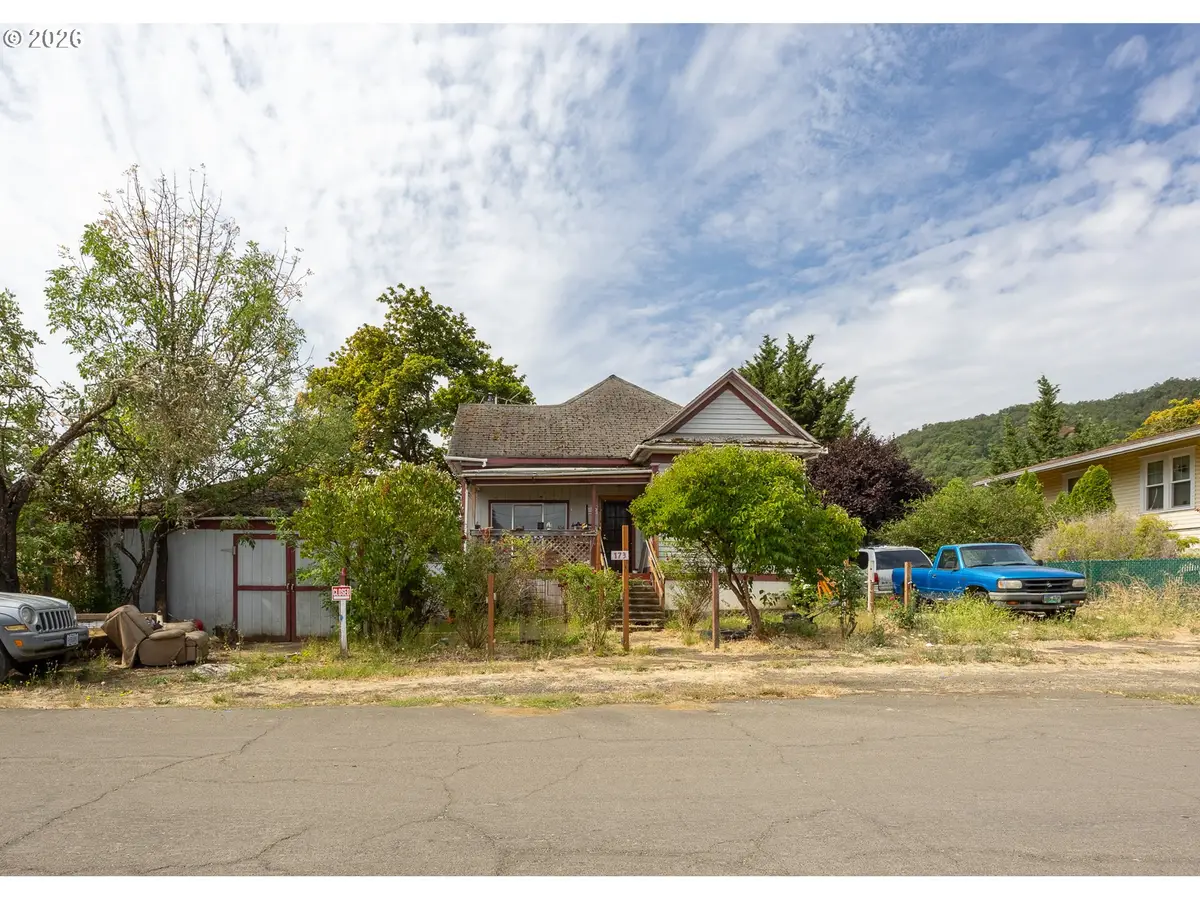 173 SE Miller Ave, Roseburg, OR 97470 - #1