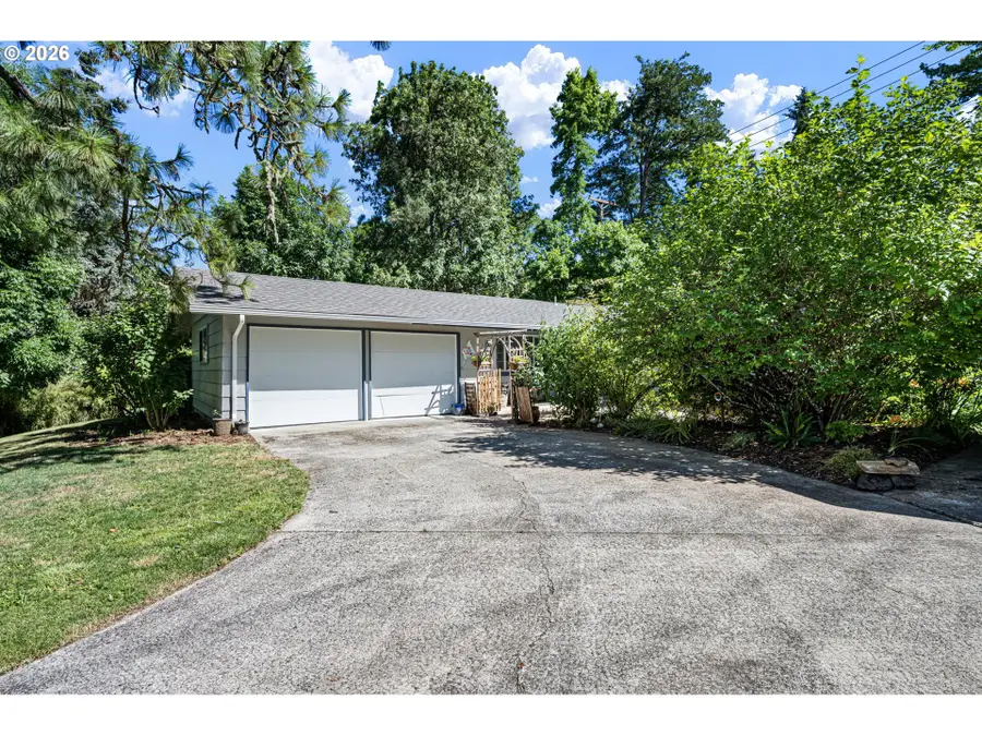18 E 47th Ave, Eugene, OR 97405 - #2