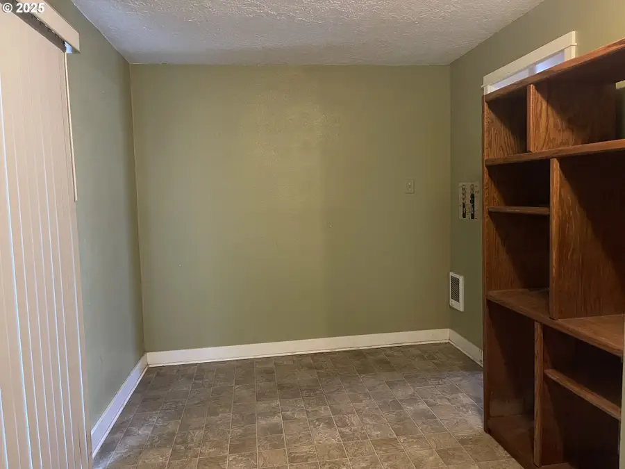402 NE C St, Willamina, OR 97396 - Image #3