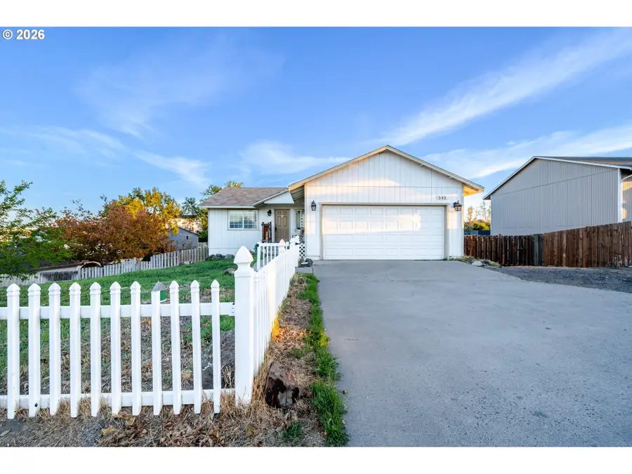 545 E Theater Ln, Hermiston, OR 97838 - #2