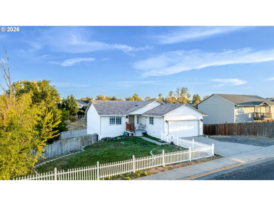545 E Theater Ln, Hermiston, OR 97838 - #3