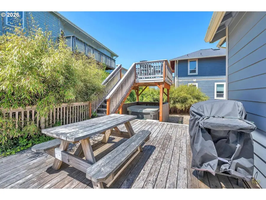2583 SW Anemone Ave, Lincoln City, OR 97367 - #2