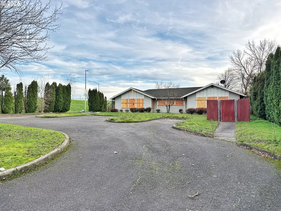 9350 SE Taylor St, Portland, OR 97216 - Image #3