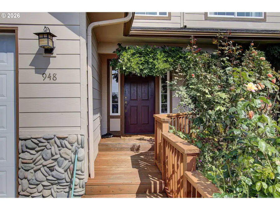 948 Edinburgh Ct, Kelso, WA 98626 - #3