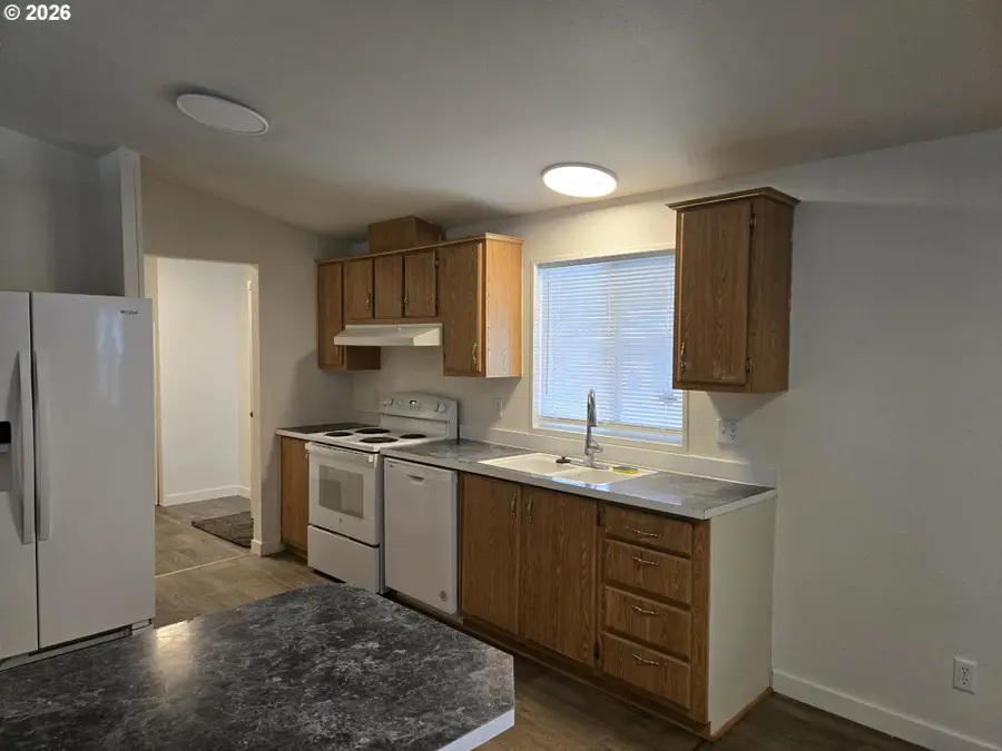 550 S State St, Sutherlin, OR 97479 - #2