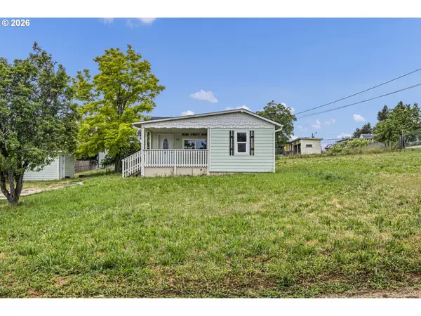 71 SE Ronald St, Winston, OR 97496