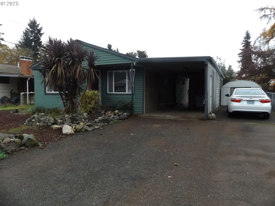 324 W Berdine St, Roseburg, OR 97471 - Image #2