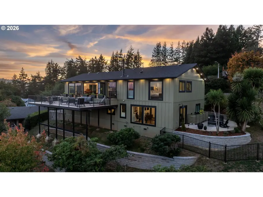 744 Telegraph Dr, Coos Bay, OR 97420 - #2