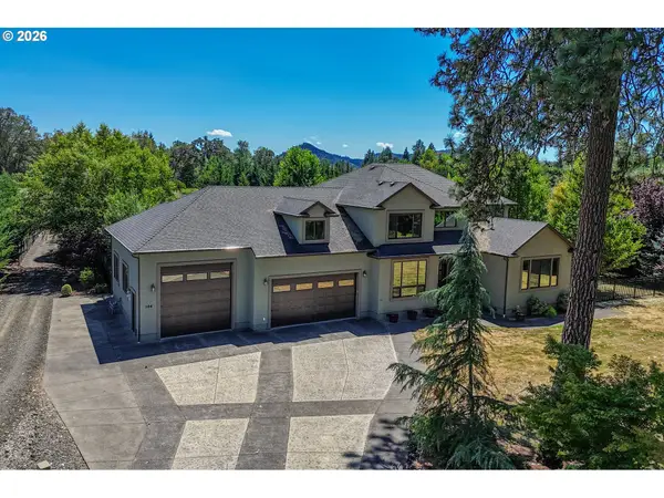 104 River Club Dr, Roseburg, OR 97471