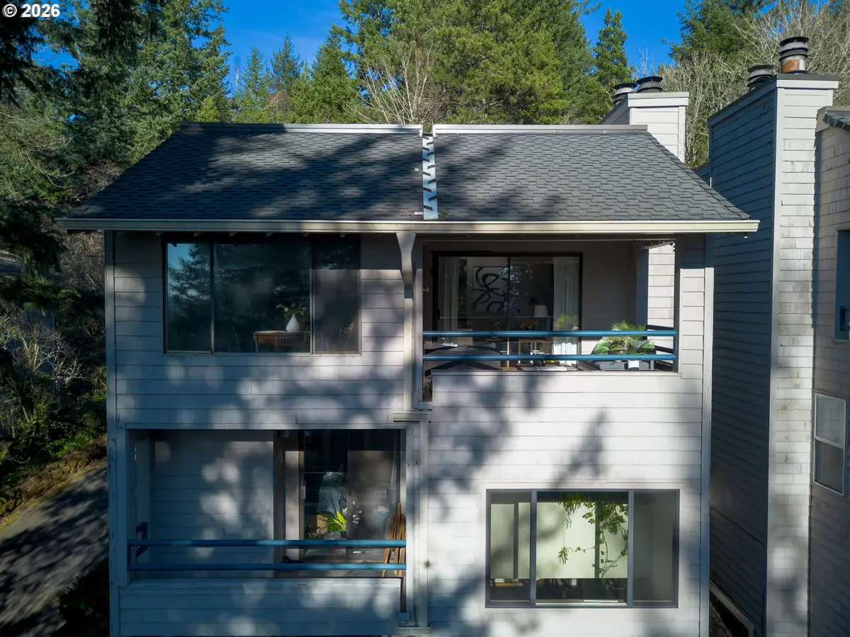 239 Cervantes Cir, Lake Oswego, OR 97035 - Image #1