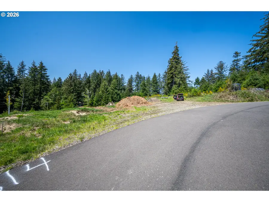 83615 Clear Lake Rd Rd #4, Florence, OR 97439 - #2