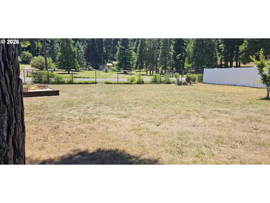 220 Wild River Dr, Roseburg, OR 97470 - #2