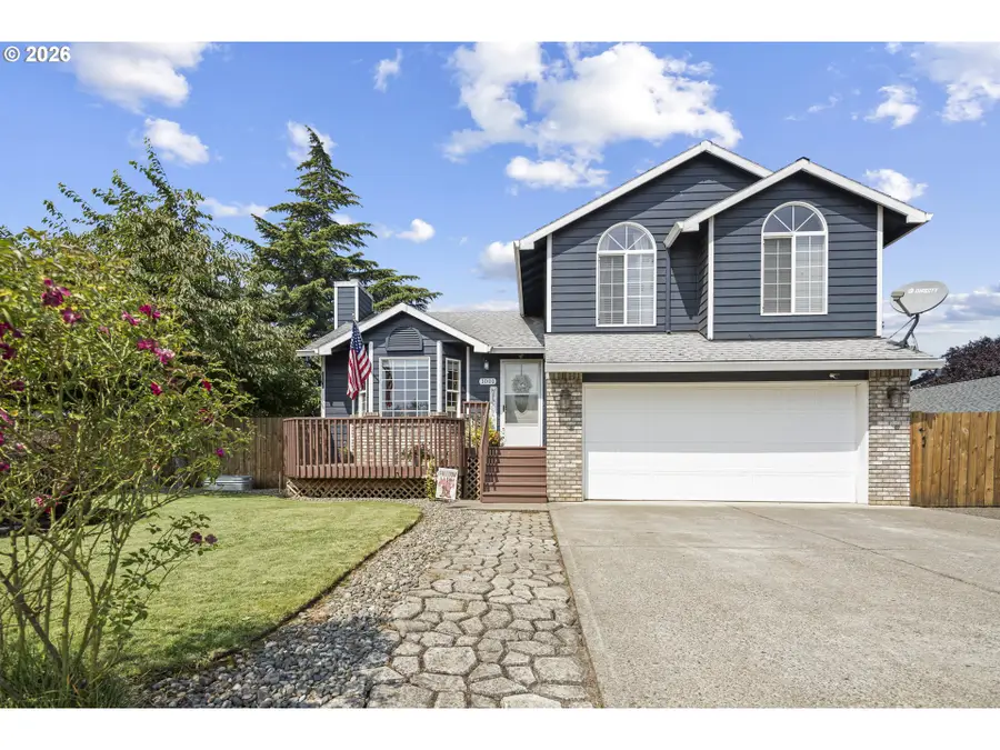 1001 N Broadway St, Estacada, OR 97023 - #2