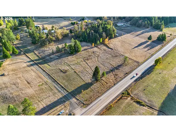 562 Crater Rd, CamasValley, OR 97416