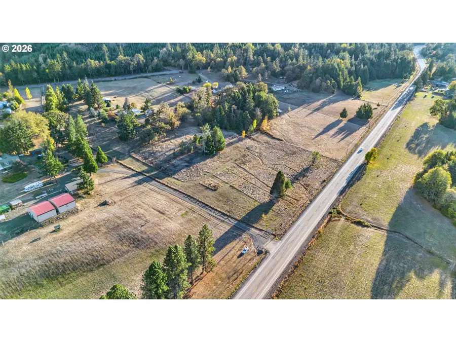 562 Crater Rd, Tenmile, OR 97416 - #3