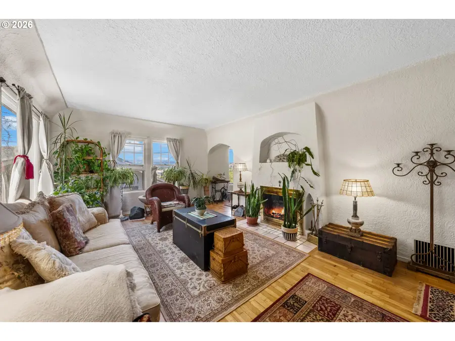 1426 SE Douglas Ave, Roseburg, OR 97470 - #3
