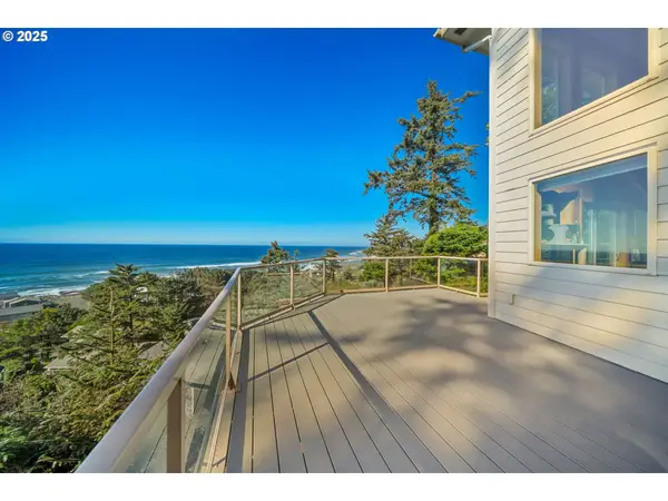 674 Pacific View Dr, Yachats, OR 97498