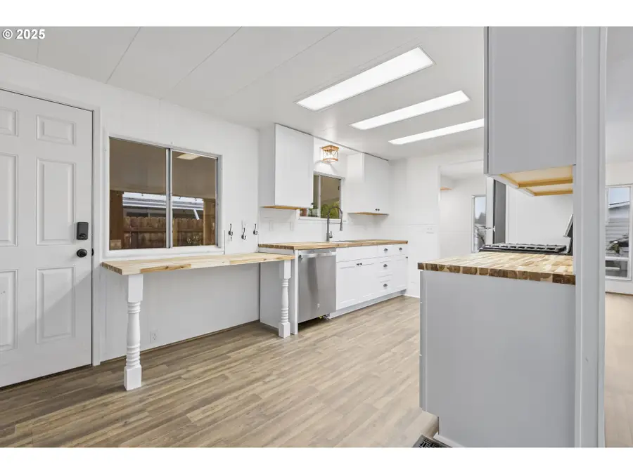 17041 SW Eldorado Dr, Beaverton Hillsboro, OR 97224 - Image #3