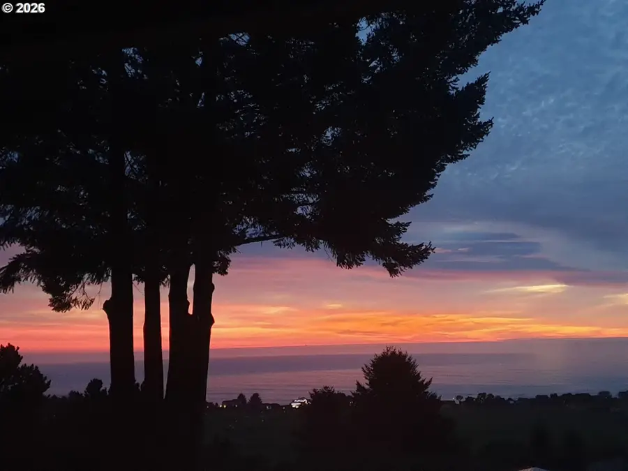 15604 Napa Ln, Brookings, OR 97415 - Image #3