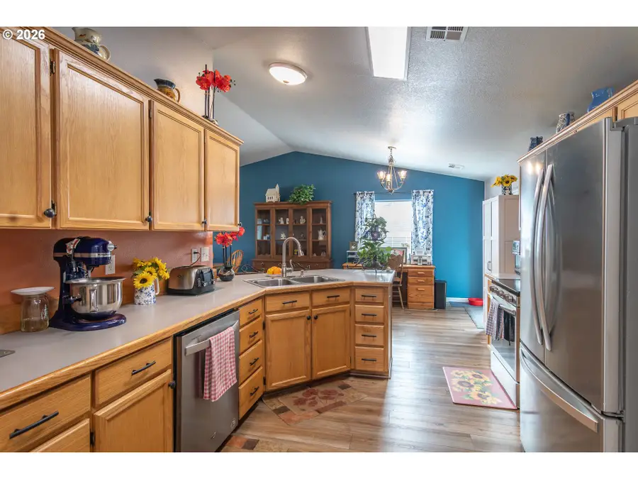 380 Sunnyside Dr, Winston, OR 97496 - #3