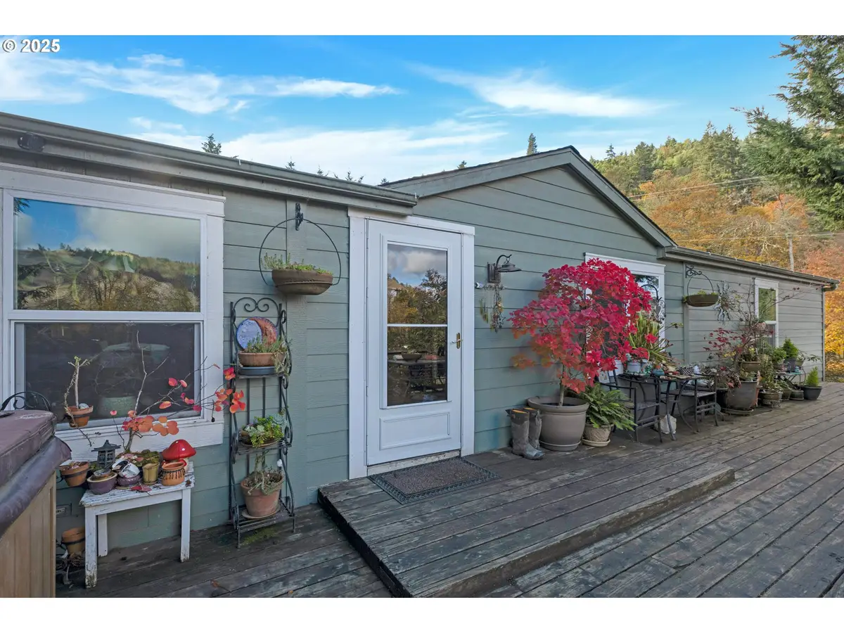 624 Willis Creek Rd, Winston, OR 97496 - Image #1