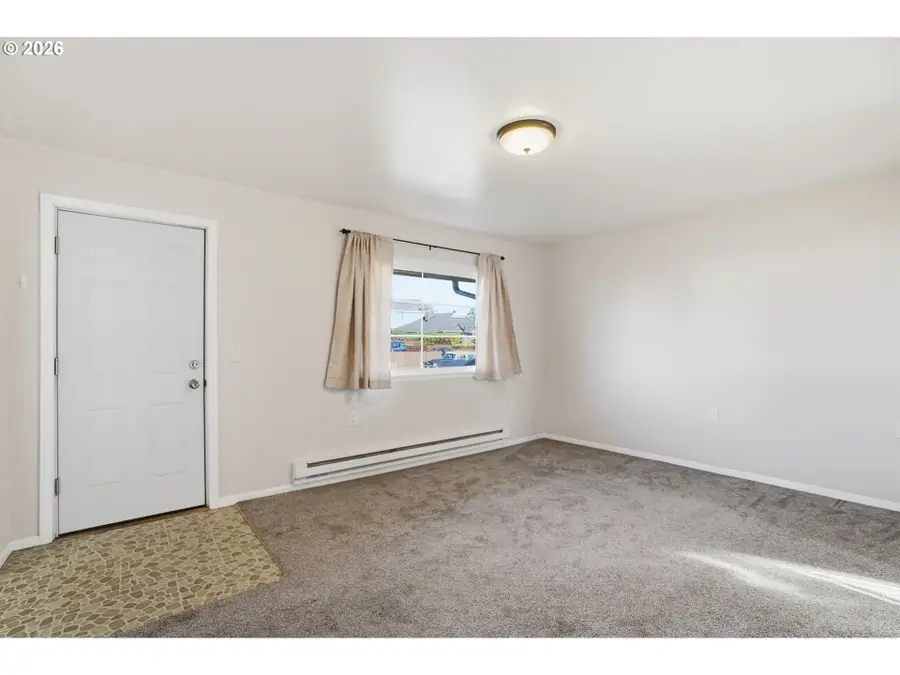 9314 SE Harrison St, Portland, OR 97216 - Image #3