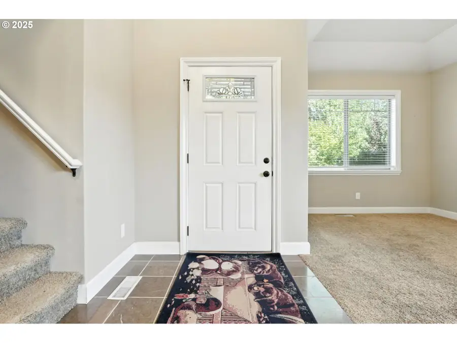 207 Finneys Ave, Molalla, OR 97038 - Image #2