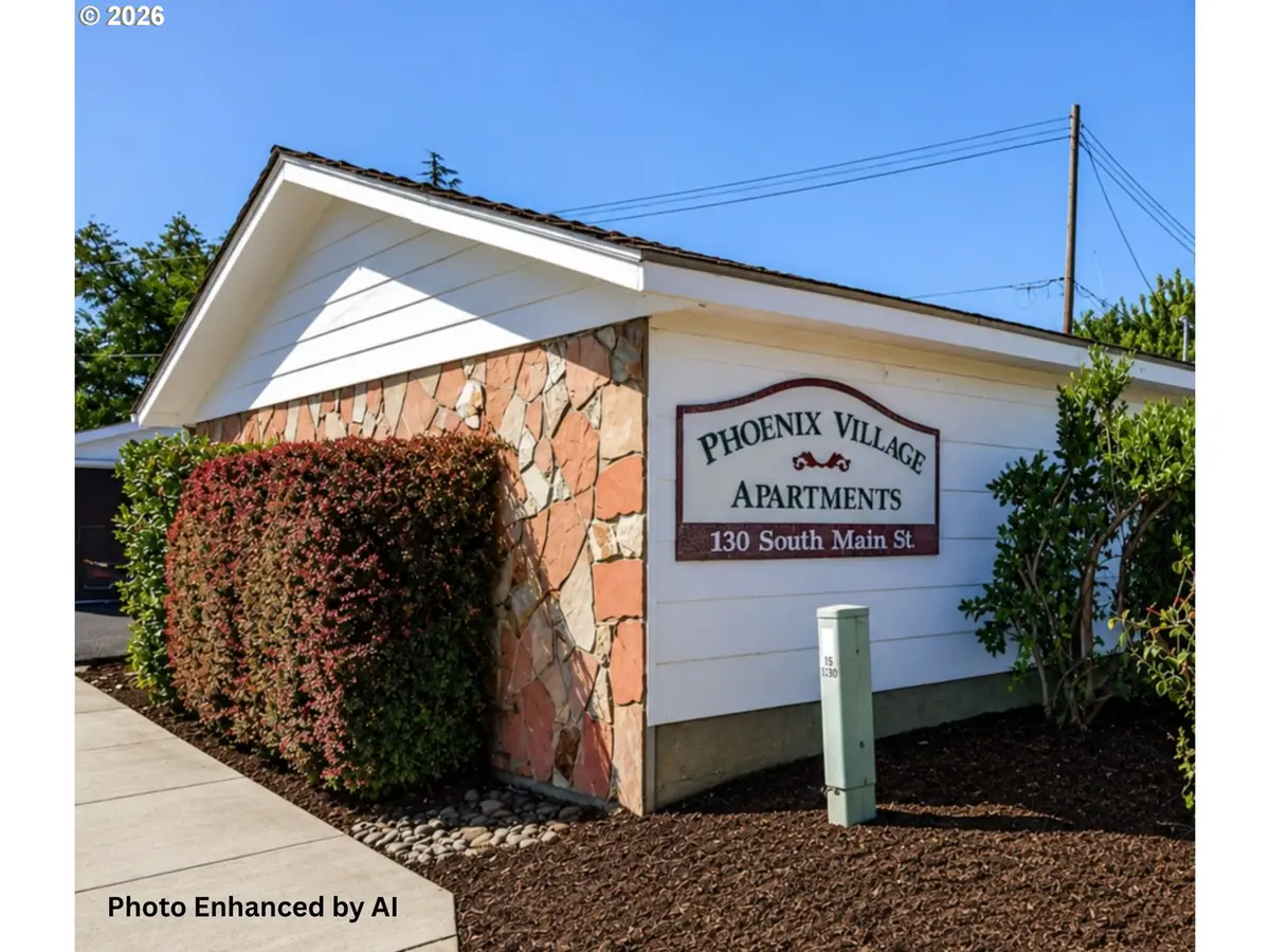 130 S Main St, Phoenix, OR 97535 - #1