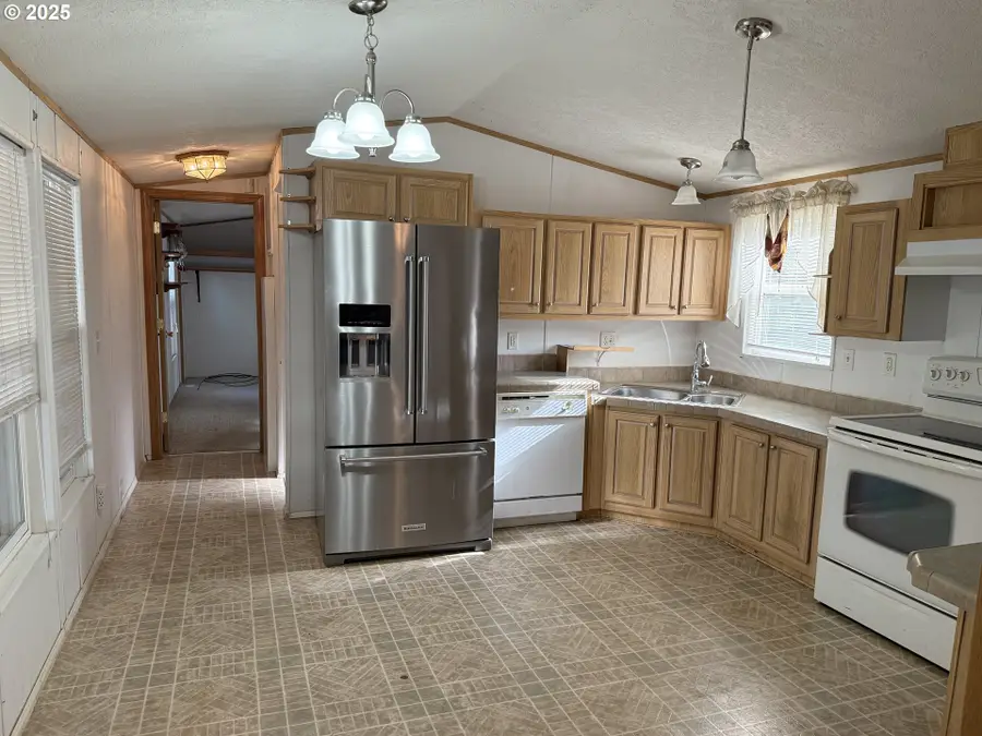 107 Balder Ln, Roseburg, OR 97470 - Image #2