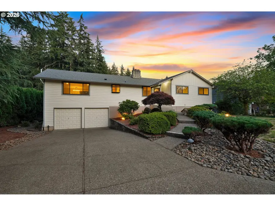 21050 S Mossy Rock Ct, Oregon City, OR 97045 - #3