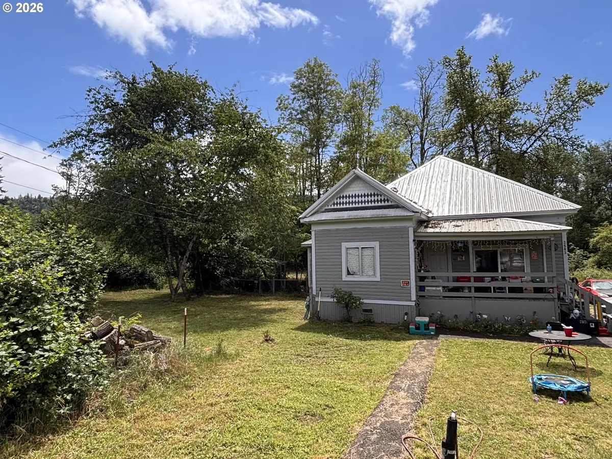 2583 NE Douglas Ave, Roseburg, OR 97470 - #1