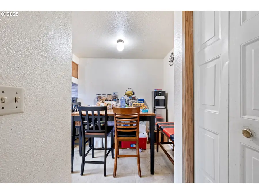 1194 R St, Springfield, OR 97477 - #3