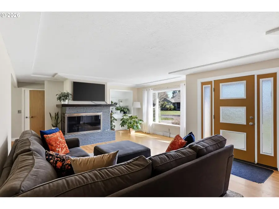 2115 NE 136th Ave, Portland, OR 97230 - #3