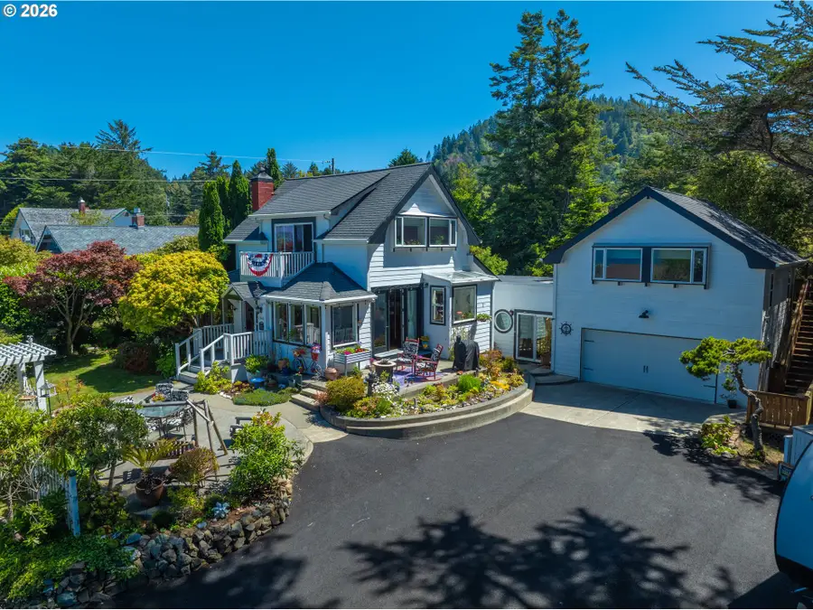 29661 Walker St, Gold Beach, OR 97444 - #2