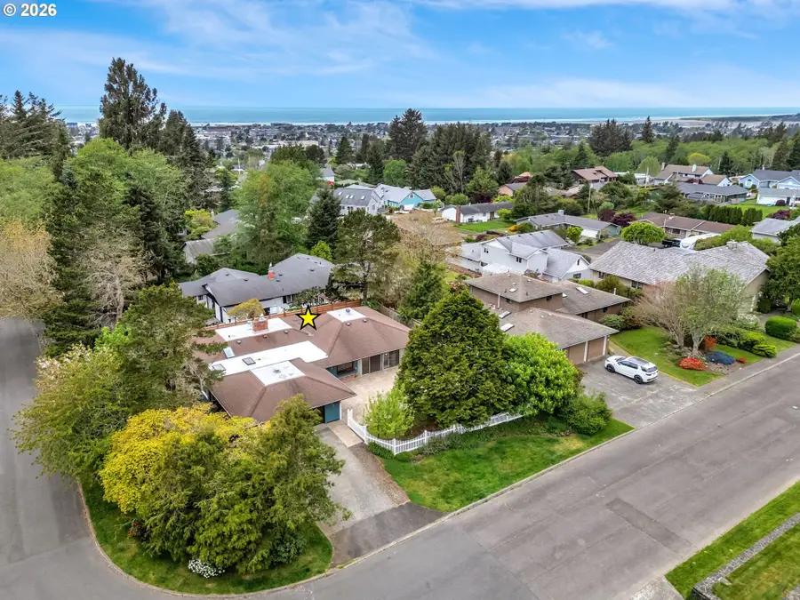 364 Alpine St, Seaside, OR 97138 - #2