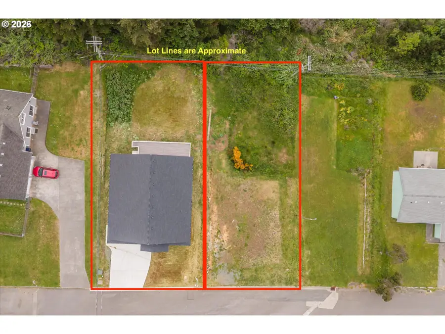 30302 Driftwood Dr, Wedderburn, OR 97444 - #3