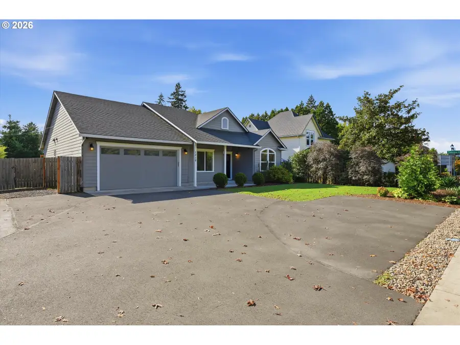 1318 E 1st St, Newberg, OR 97132 - #3