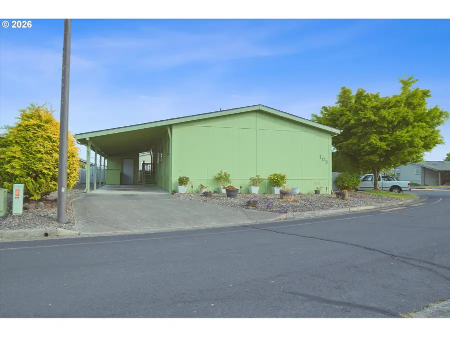 109 Blue Heron Dr, Longview, WA 98632 - #2