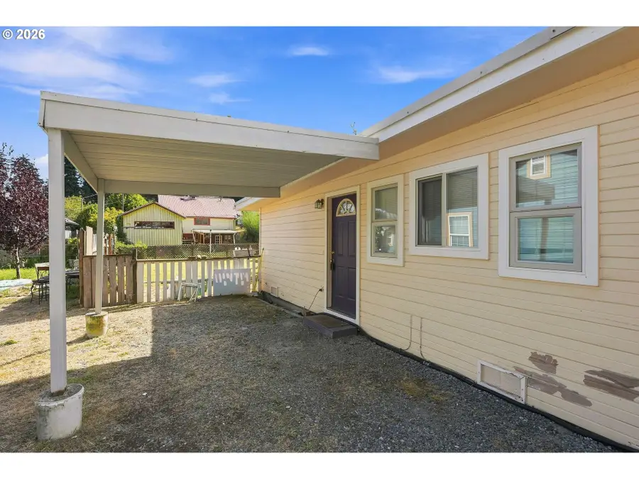 1363 Minnesota Ave, Coos Bay, OR 97420 - #3