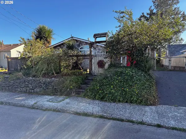 779 16th Ave, Seaside, OR 97138