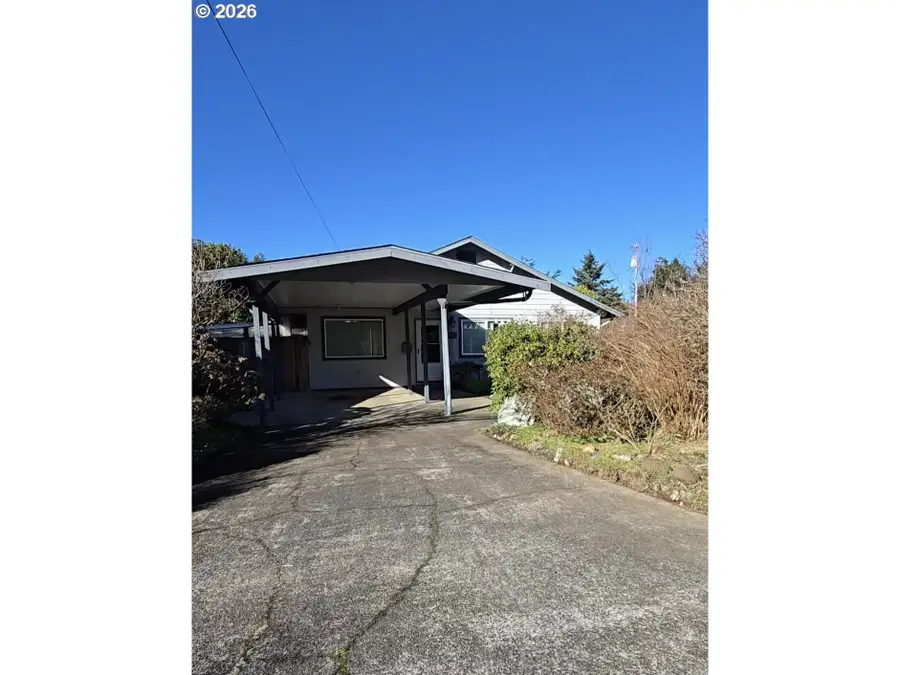 298 N Wasson St, Coos Bay, OR 97420 - #2