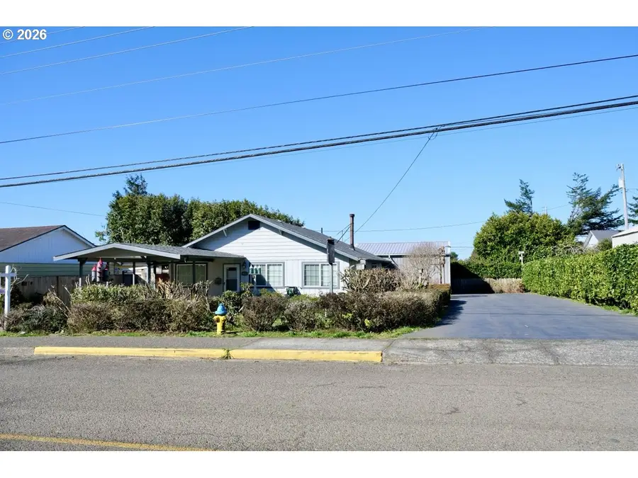 298 N Wasson St, Coos Bay, OR 97420 - #3