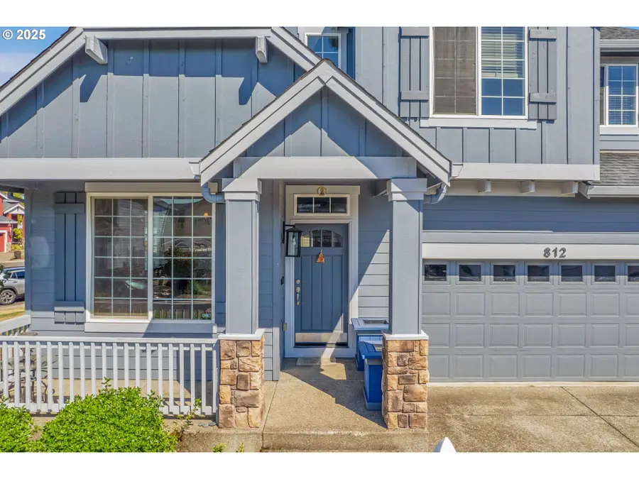 812 N 27th Ave, Cornelius, OR 97113 - #3