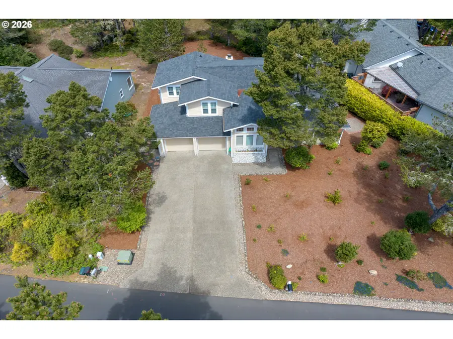 1009 Royal Saint George Dr, Florence, OR 97439 - #3