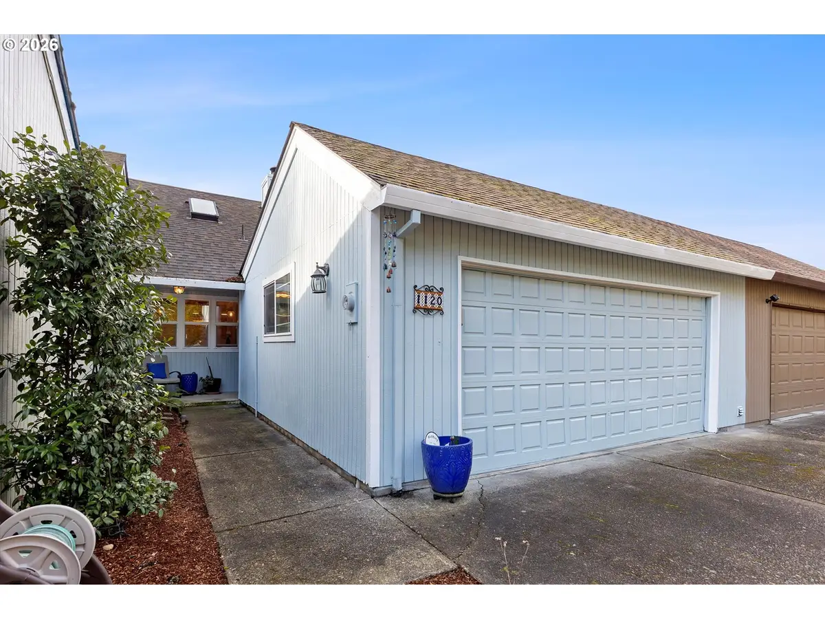 1120 NW Shadywood St, McMinnville, OR 97128 - #1