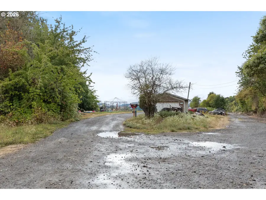 1050 W Lincoln St, Carlton, OR 97111 - #2