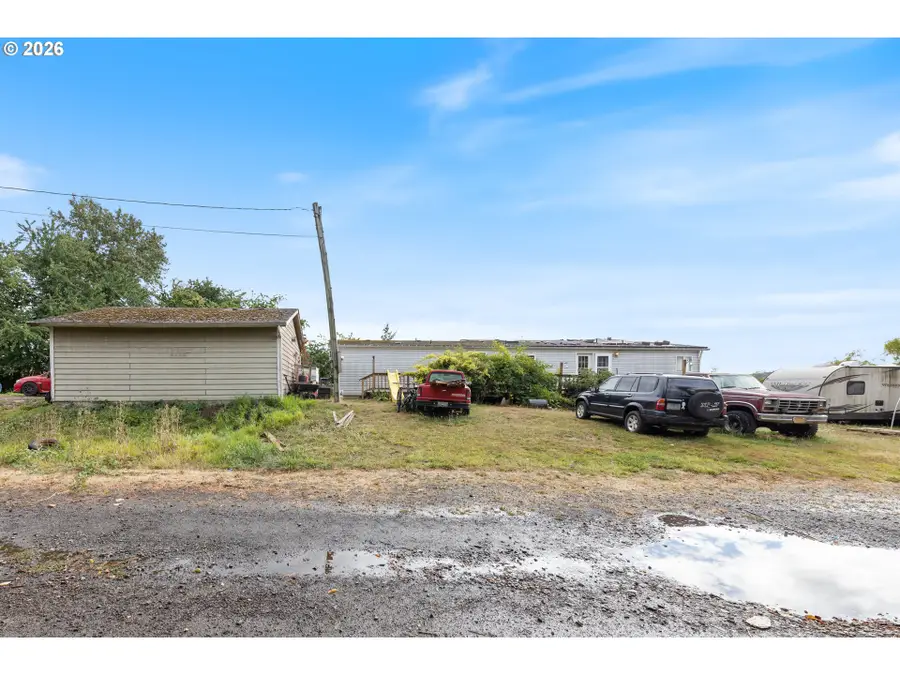 1050 W Lincoln St, Carlton, OR 97111 - #3
