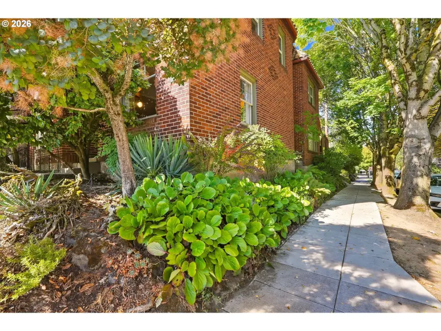 2953 SE Hawthorne Blvd, Portland, OR 97214 - #2