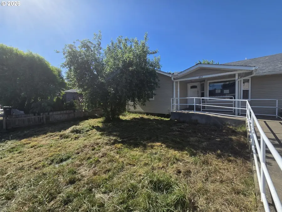 863 W First Ave, Sutherlin, OR 97479 - #2