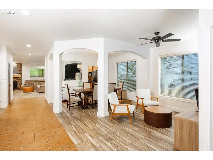 525 E 17th Cir, La Center, WA 98629 - #2